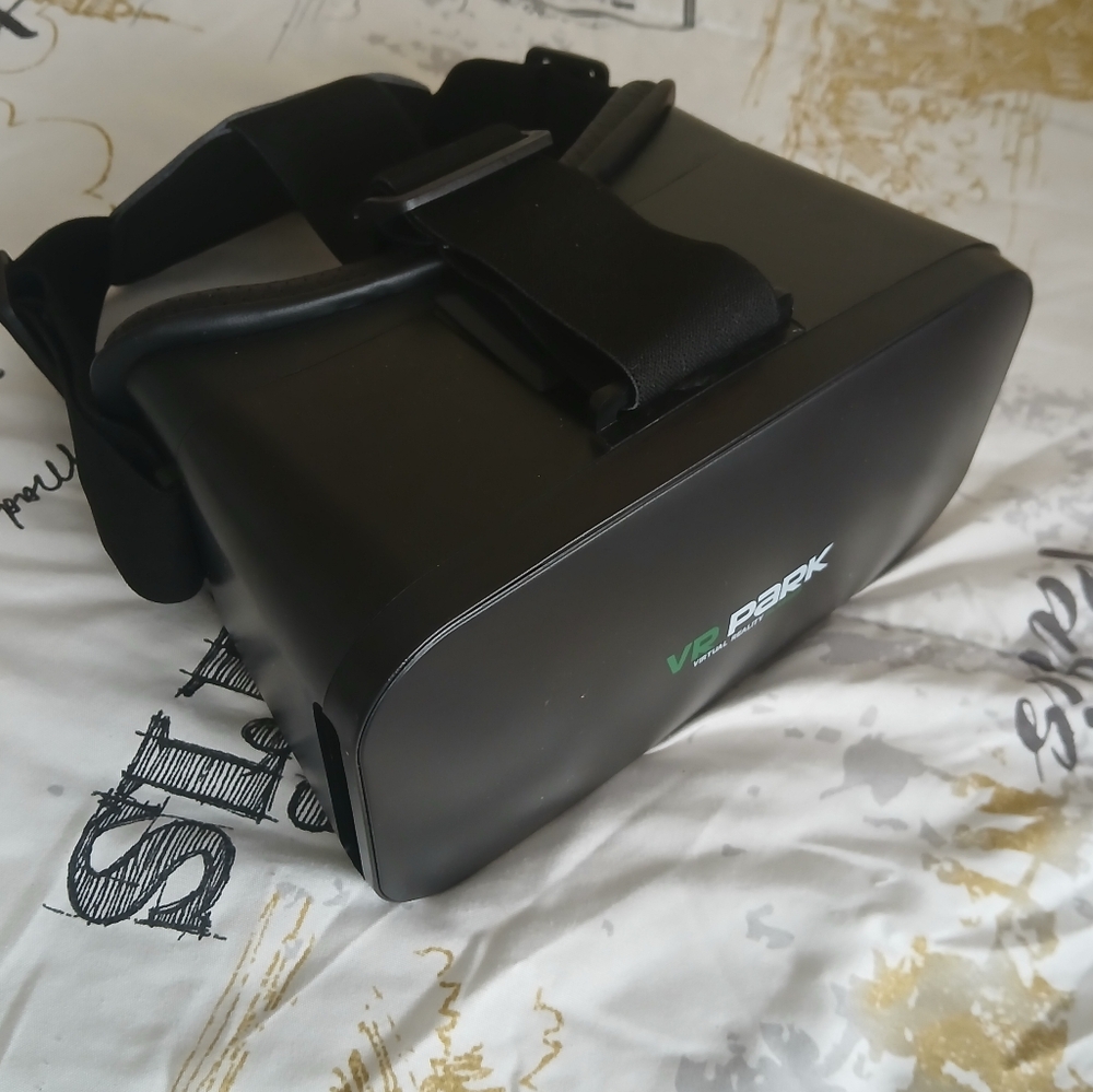 Black VR Headset